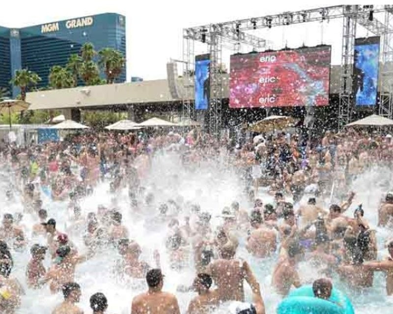 Pool Party Crawl with Party Bus in Las Vegas