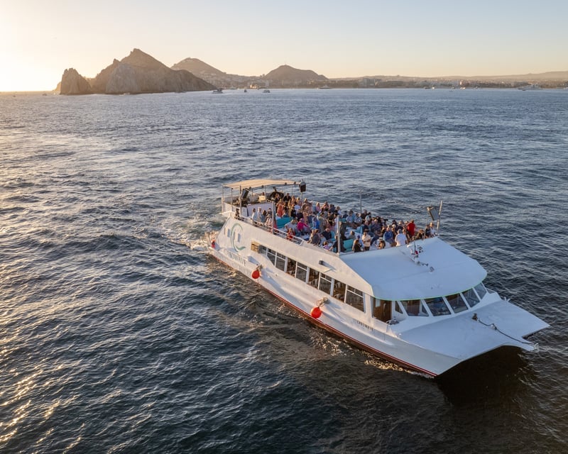 Cabo San Lucas Sunset Dinner Cruise to The Arch