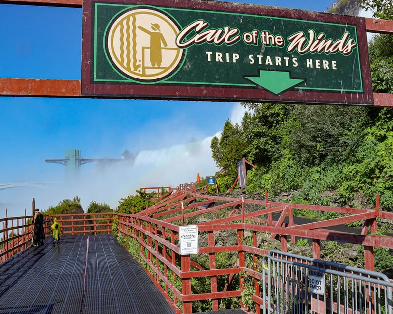 Explore Niagara Falls Daredevil Tour & Cave of the Winds