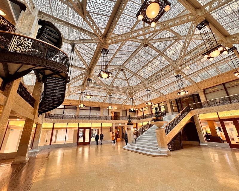 Explore Chicago Loop Interior Architecture Walking Tour