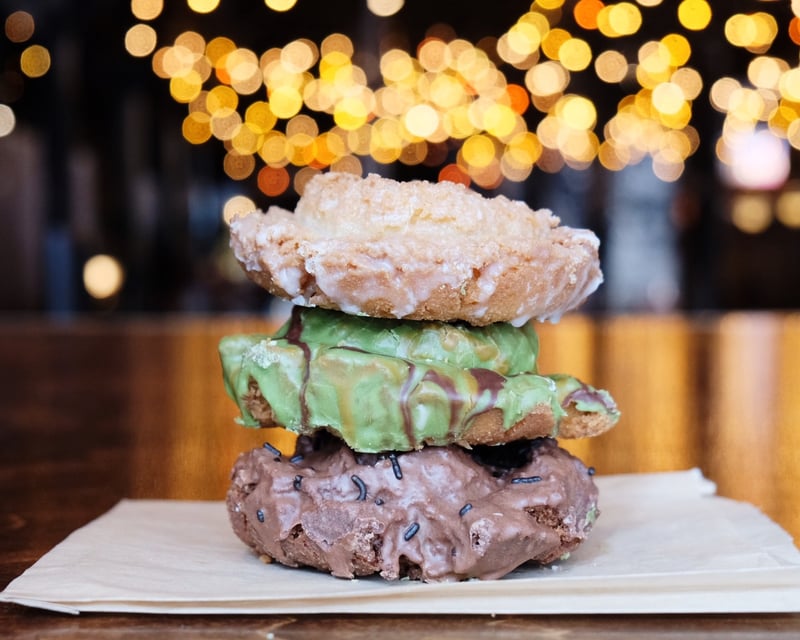 Fulton Market Donut Walking Tour in Chicago