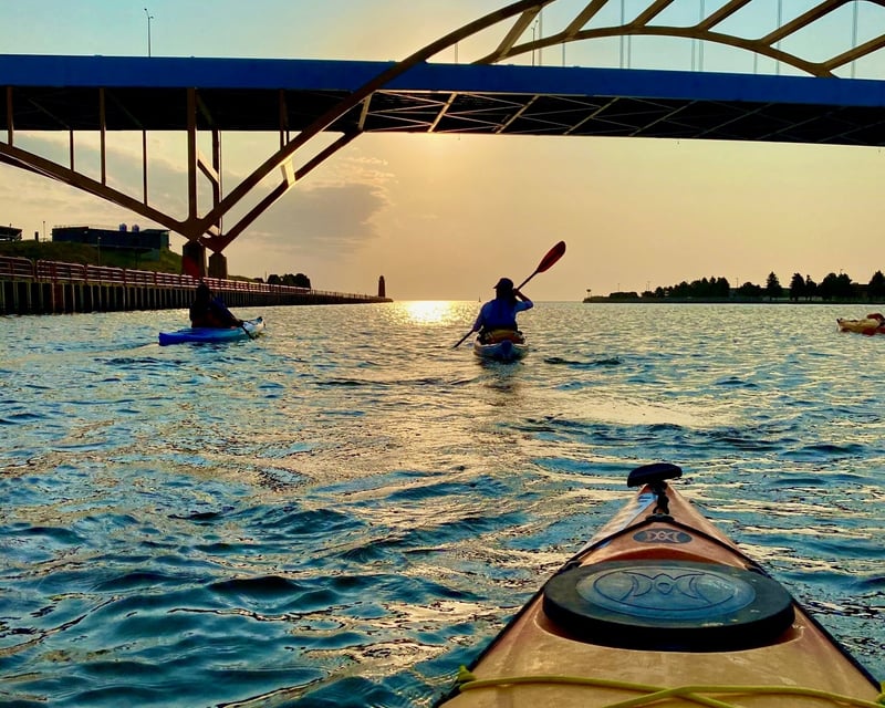 Early Morning Kayak Tour in Milwaukee