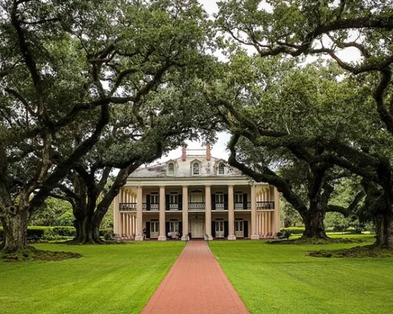 Self-Guided Oak Alley Plantation Tour