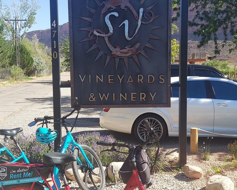 E-Bike History & Wine Tasting Tour in Moab
