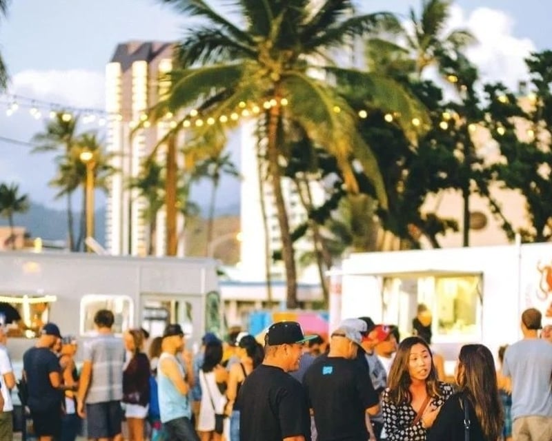 5-Restaurant Walking Food Tour in Kaka'ako, Honolulu