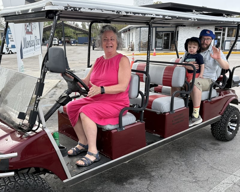 Lifted 8-Seater Golf Cart Rental in Homosassa