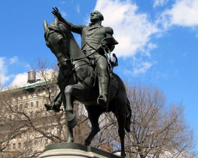 Manhattan Historic Squares Guided Walking Tour