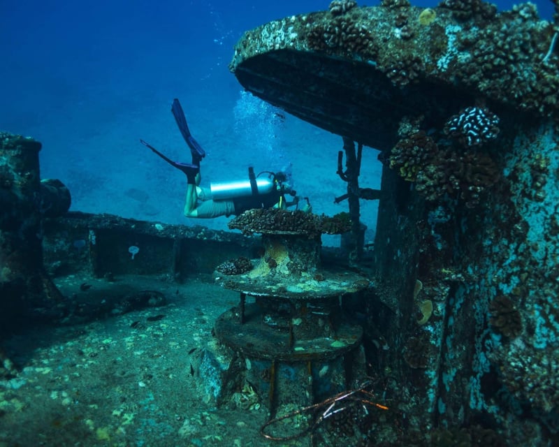Honolulu Night SCUBA Diving Charter