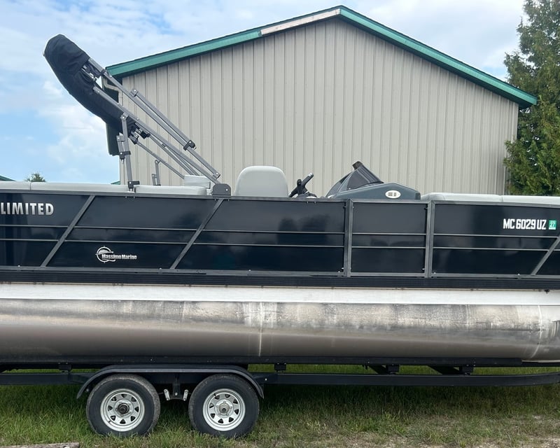 24' Tri-Toon Boat Rental in Traverse City