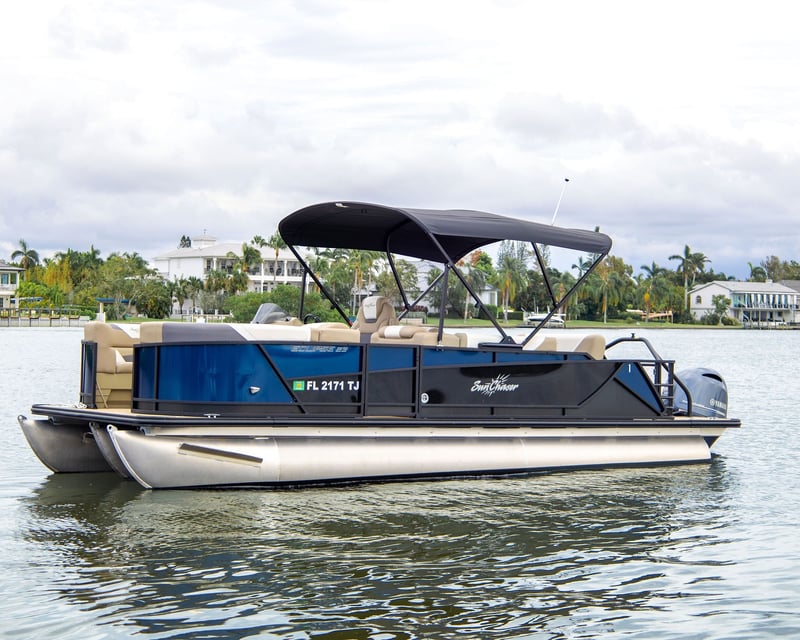 Full-Day 26' Tritoon Boat Rental in Siesta Key