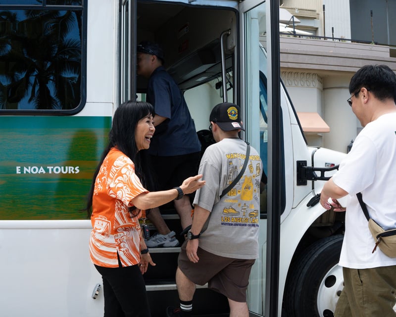 6.25-Hour North Shore Shuttle From Ko Olina
