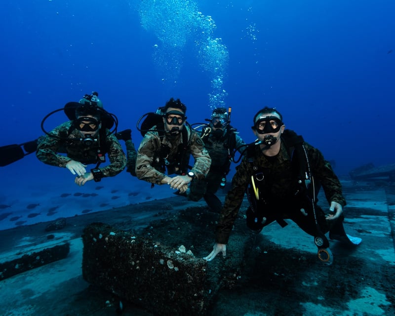 2-Tank Wreck & Drift Scuba Dive on Oahu