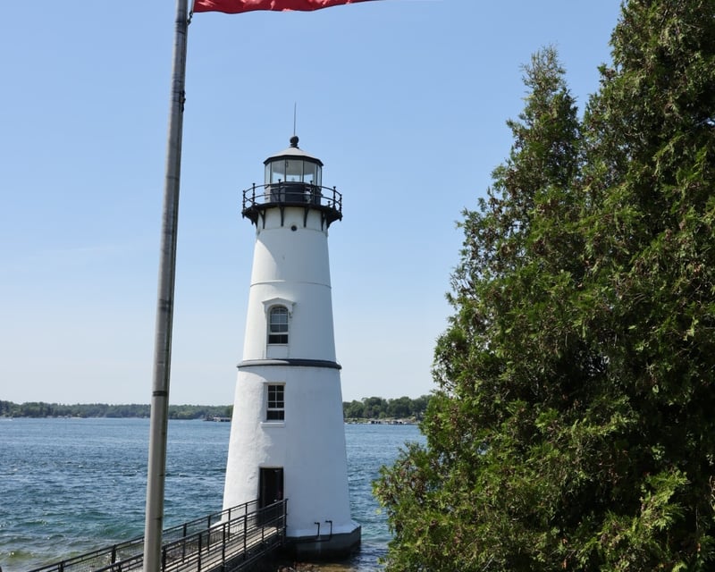 Cruise Clayton on a Glass-Bottom Rock Island Tour