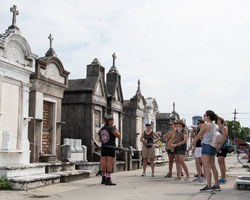 Garden District & Cemetery Bike Tour in New Orleans