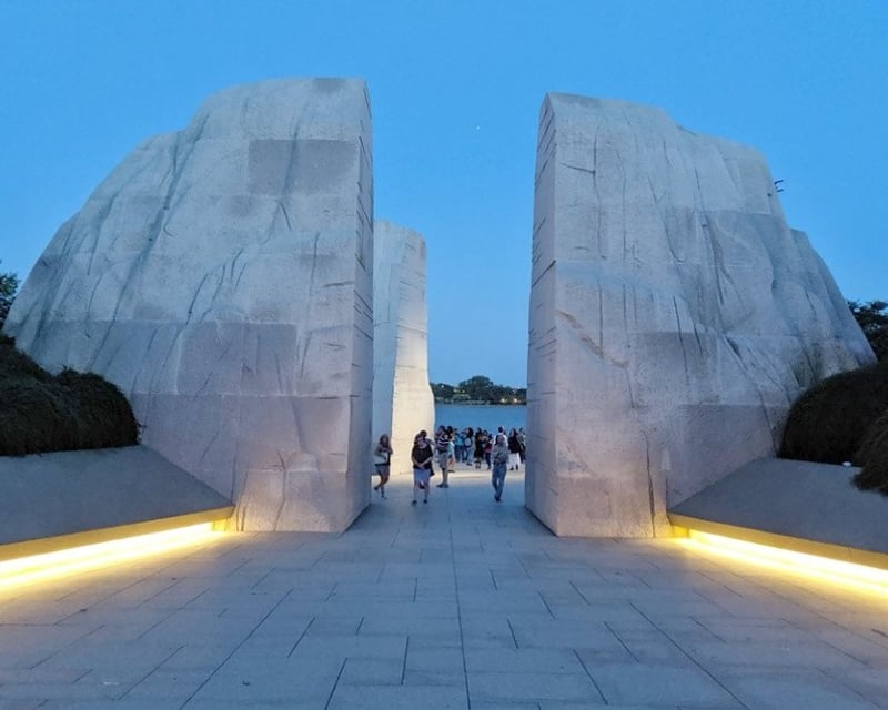 Guided Dusk Bus Tour of Washington DC