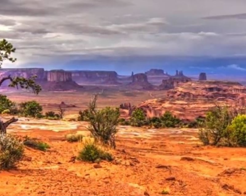 Monument Valley 17-Mile Loop Tour with Navajo Hogan Visit