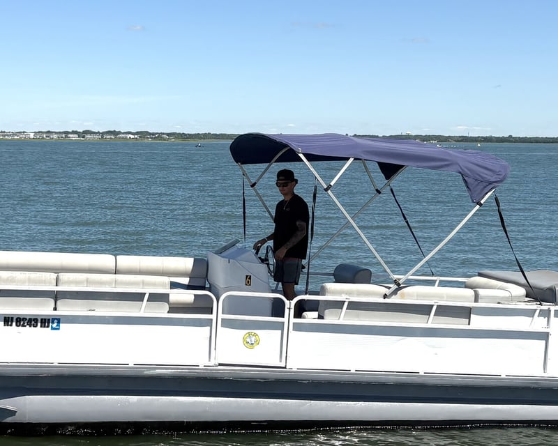 24' Fishing & Cruising Pontoon Rental in Ocean City