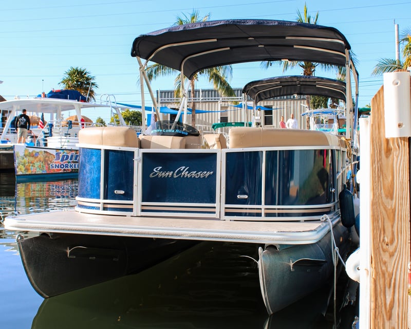 22' Pontoon Boat Rental in Marathon