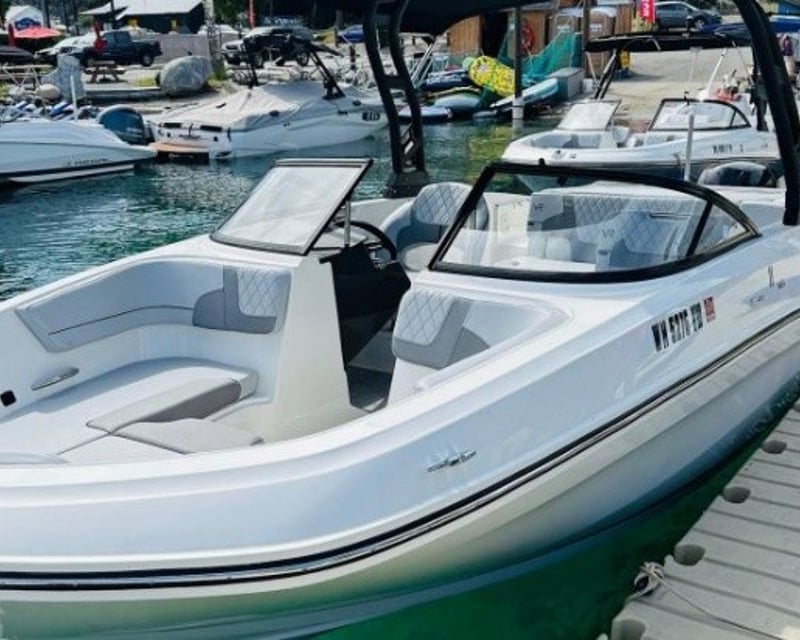 20' Bayliner Boat Rental in Chelan