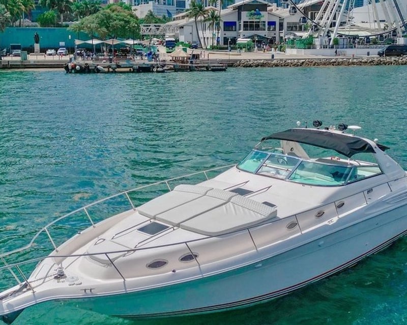 50' Yacht Charter in Miami