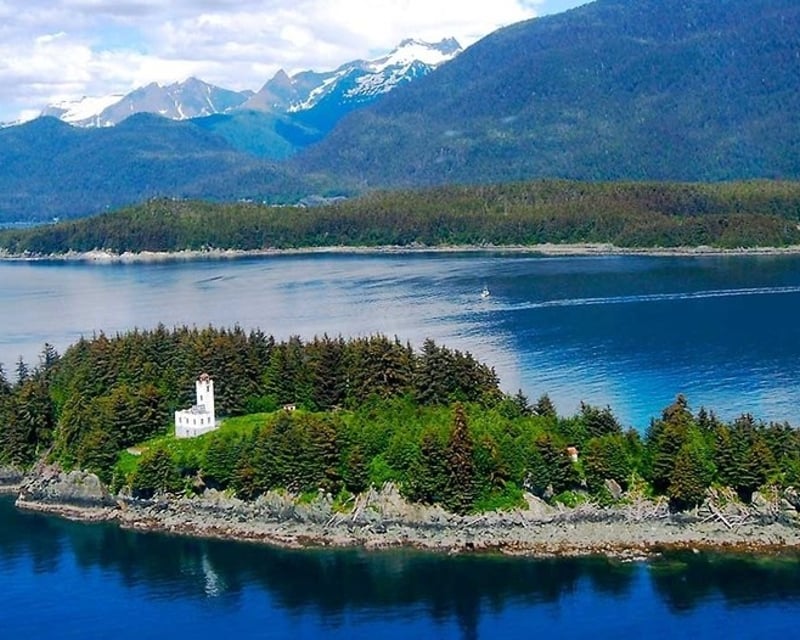 Juneau Whale Watching & Lighthouse Cruise