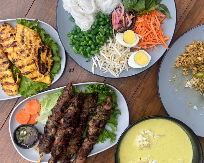Hollywood Food Tour with Music & Film History