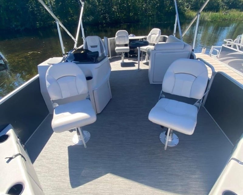 19' Fishing Pontoon Rental on High Falls Flowage