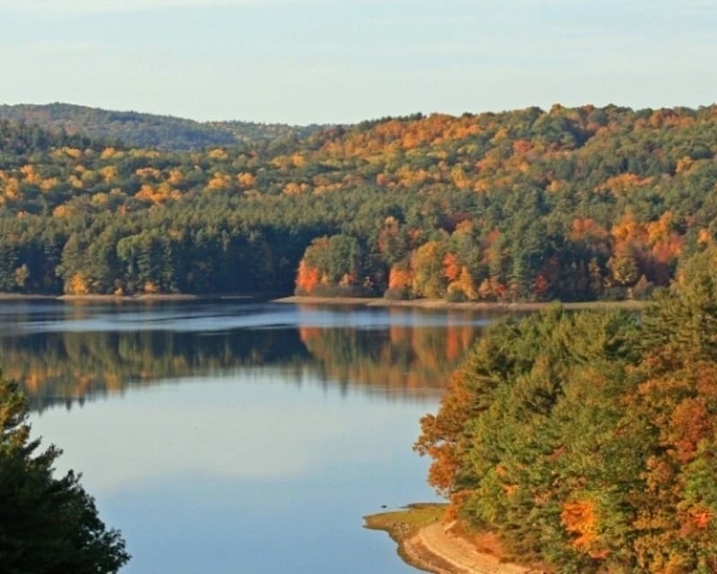 Private Fall Foliage Pontoon Cruise on Lake Lillinonah