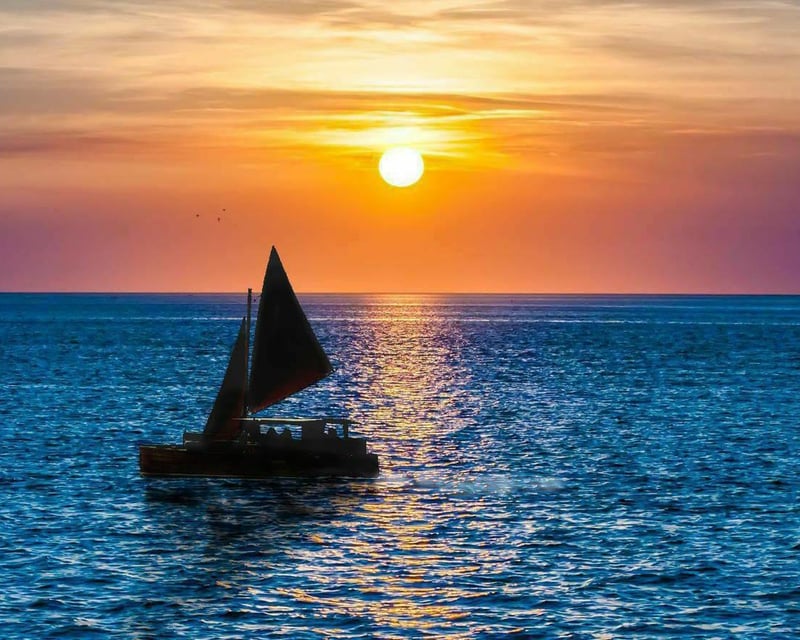 Hawaiian Cultural Sunset Sail & Dinner in Honolulu