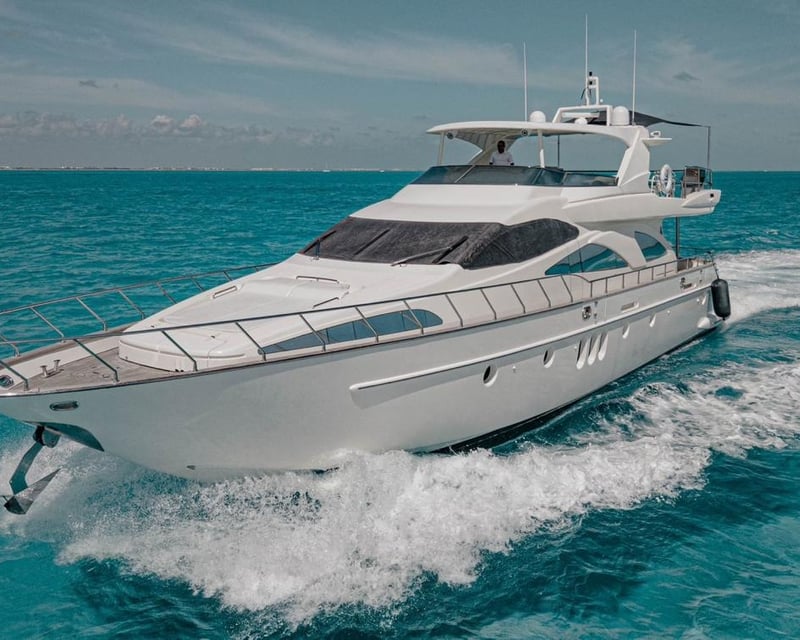 Private 80' Yacht Charter in Cancun