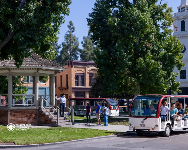 Celebrity Homes & Warner Bros. Studio Tour in Los Angeles