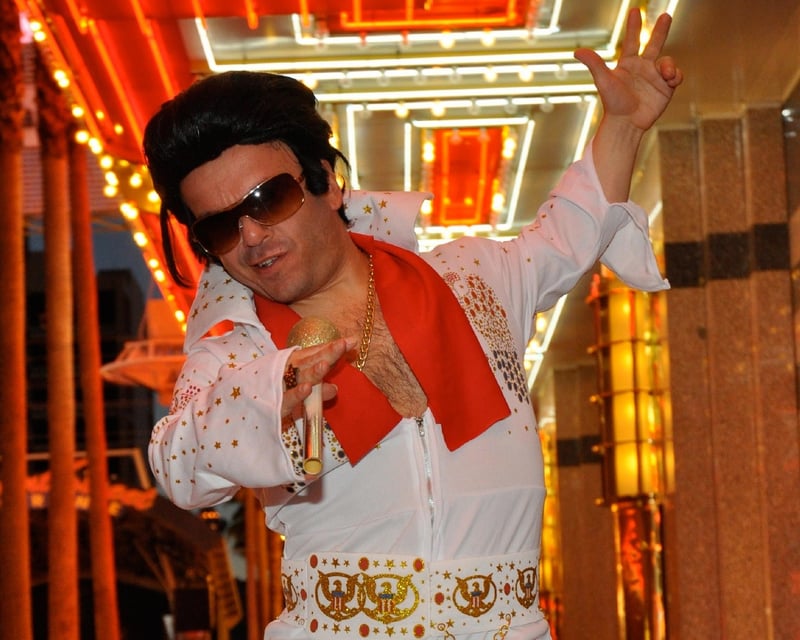 Elvis Wedding at the Welcome to Fabulous Las Vegas Sign
