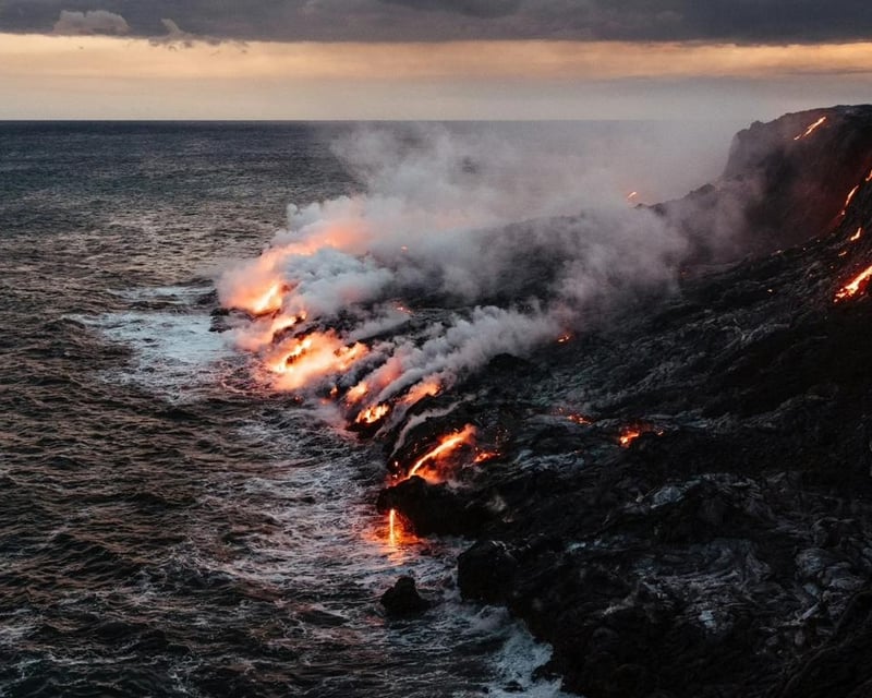 Hawaii Volcanoes National Park & Waterfalls Tour from Hilo