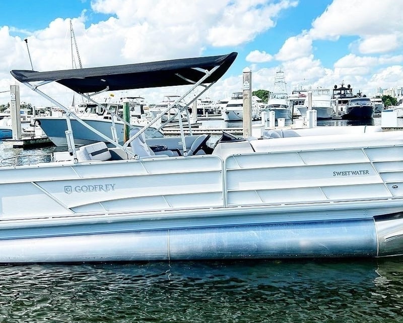 24' Intracoastal Pontoon Boat Rental in Fort Lauderdale