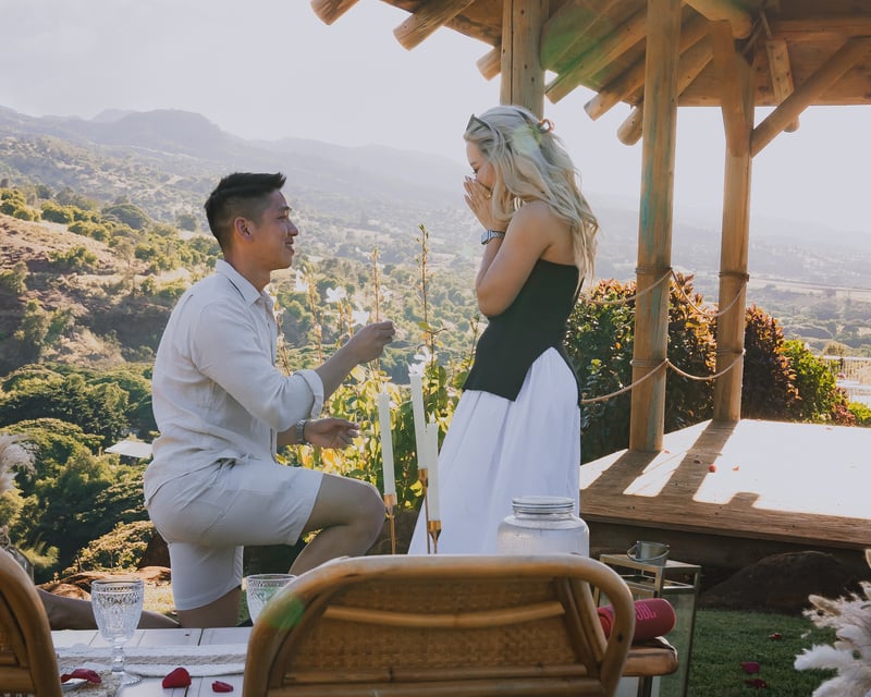Propose With a Beach Picnic in Hawaii