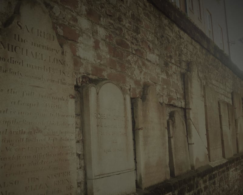 Candlelight Ghost & History Walking Tour in Savannah