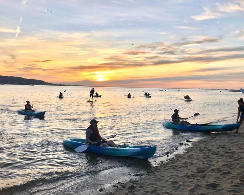 1-Hour Kayak Rental at Spermaceti Cove