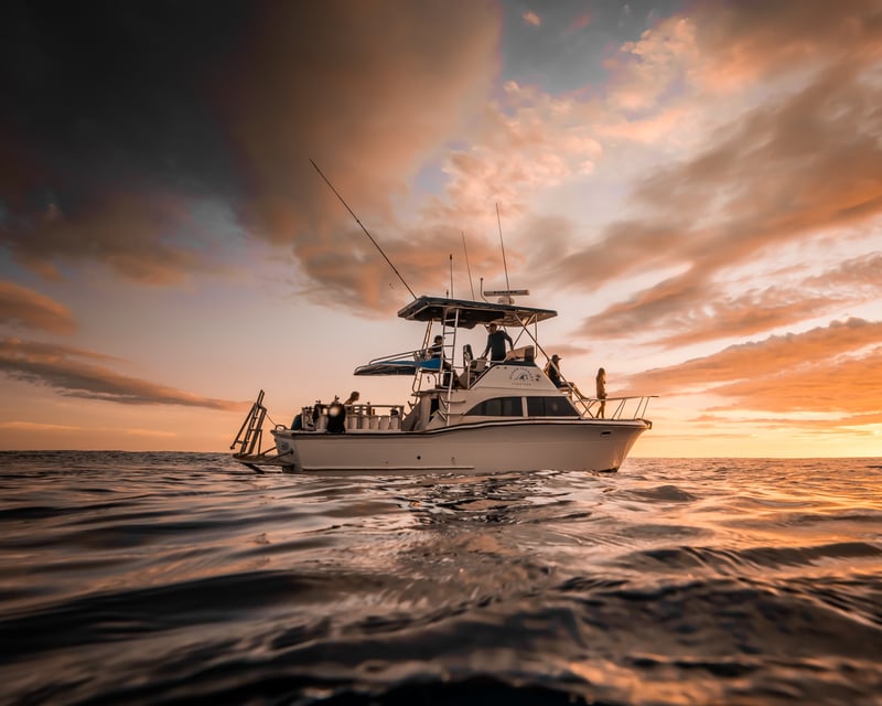Waikiki Sunset Cruise with Diamond Head Views
