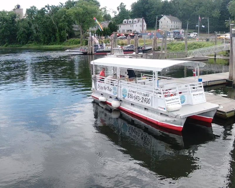 Narrated Connecticut River Tour in Rocky Hill