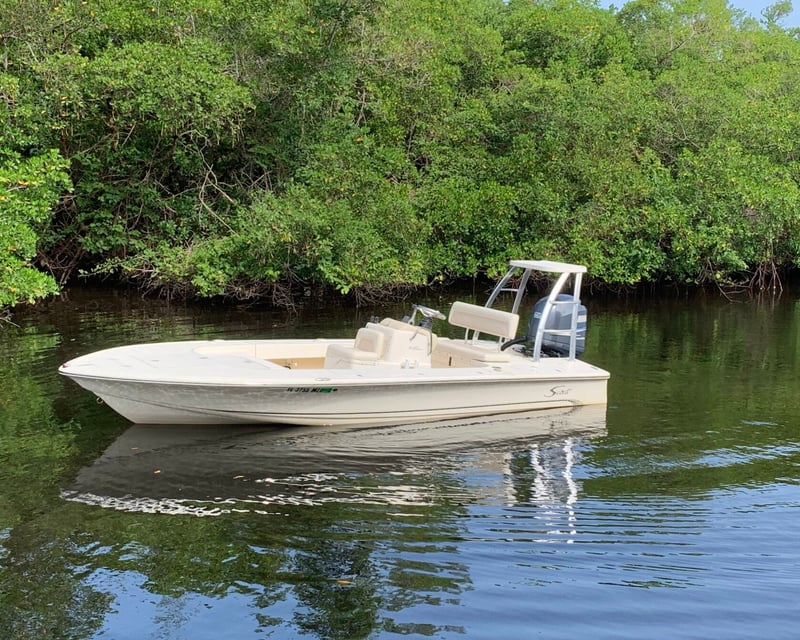 19' Flats Boat Rental for Fly Fishing in Fort Myers