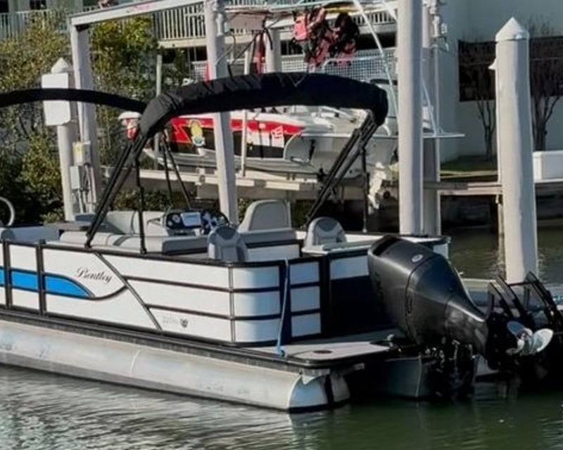 22' Tritoon Boat Rental in Indian Rocks Beach