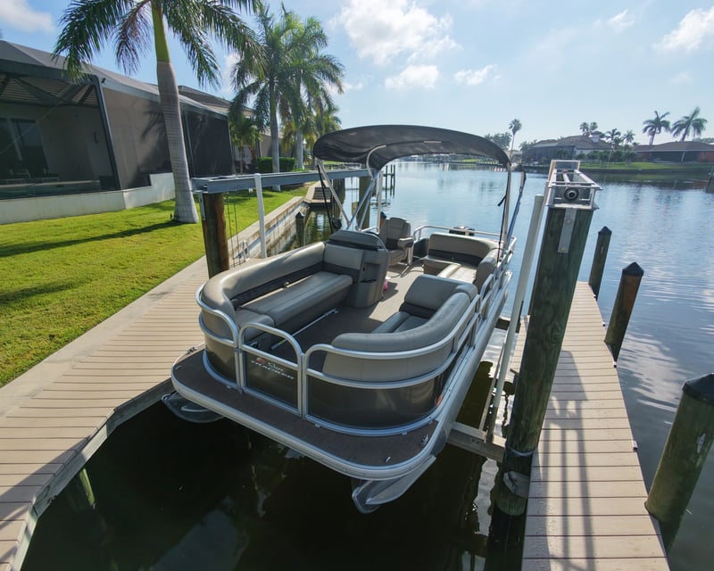 Cape Coral 20' Pontoon Boat Rental