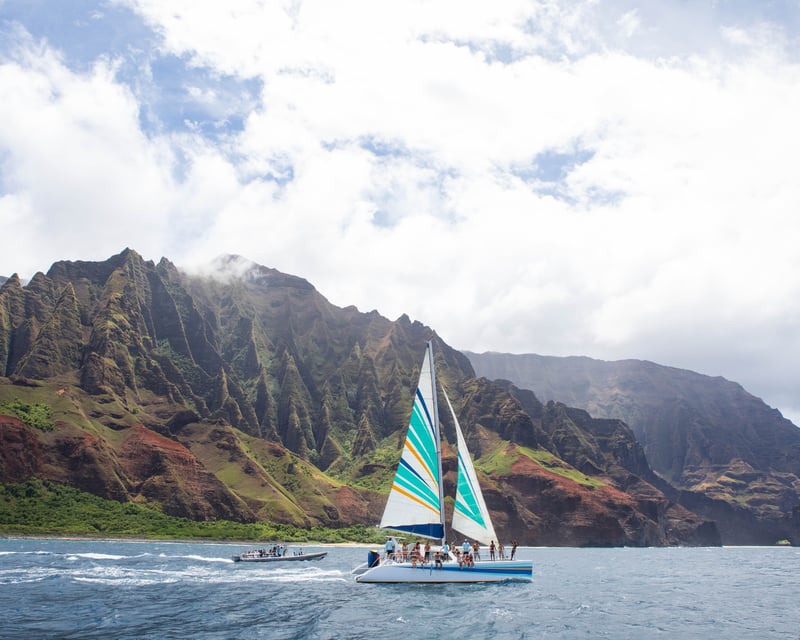 Nā Pali Coast Sunset Dinner Cruise From Kauai