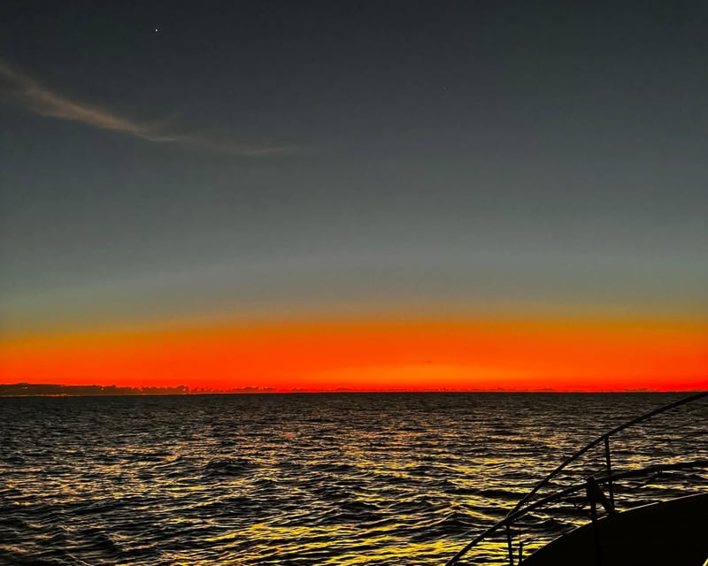 Honolulu Sunset Sailing Cruise