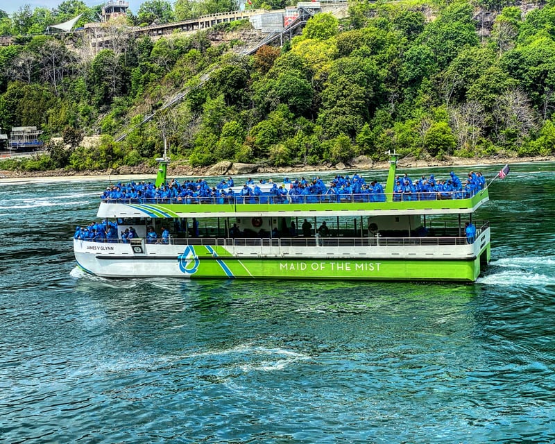 Niagara Falls Boat Tour & Daredevil Walk