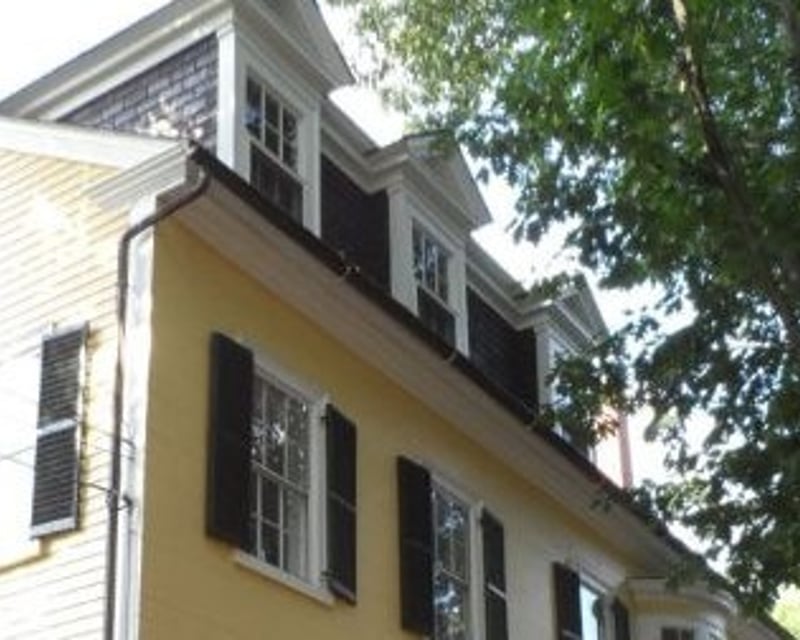 Ghost Walking Tour in Salem with a Spirit Medium