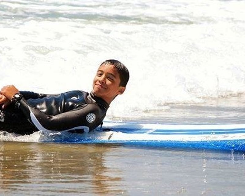 2-Hour Surfboard & Wetsuit Rental in Los Angeles