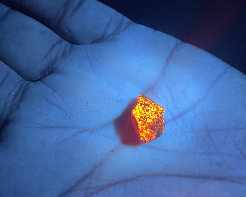 Advanced Fluorescent Rockhounding Night Tour in Bisbee