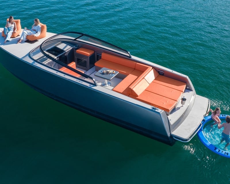Private 42' Luxury Yacht Charter in Newport Beach