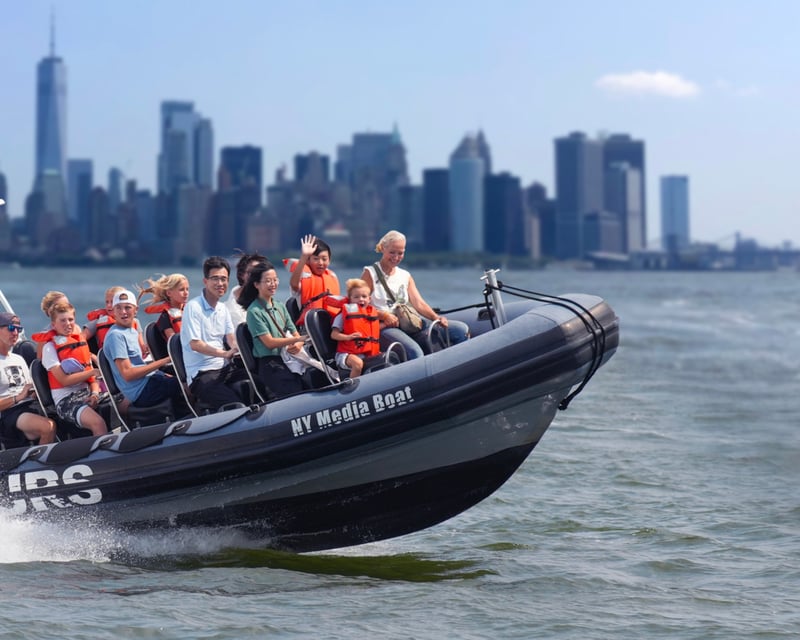 New York City Speedboat Photo Tour to the Statue of Liberty